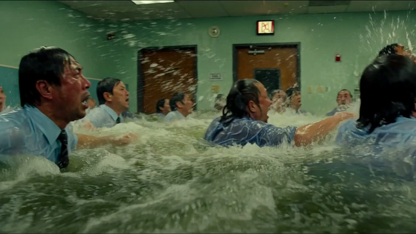 洪水困于柜顶