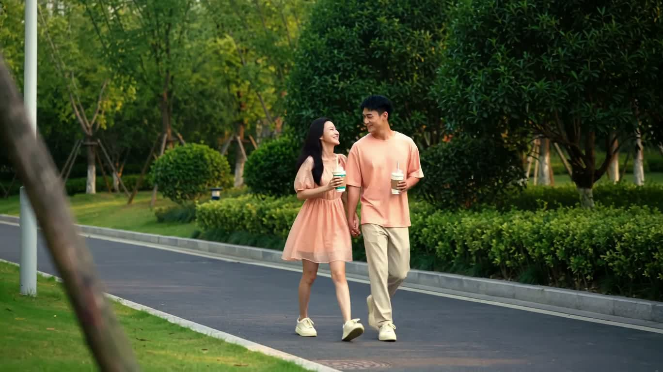 Comédie romantique à l'ombre des arbres