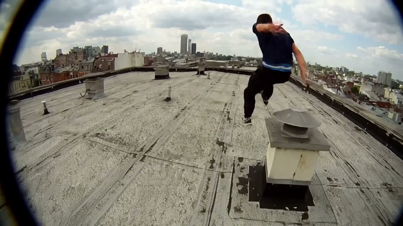 Saut de parkour sur les toits — AI video creation