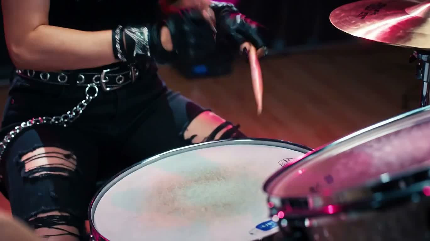 Le solo ultime du batteur punk néon