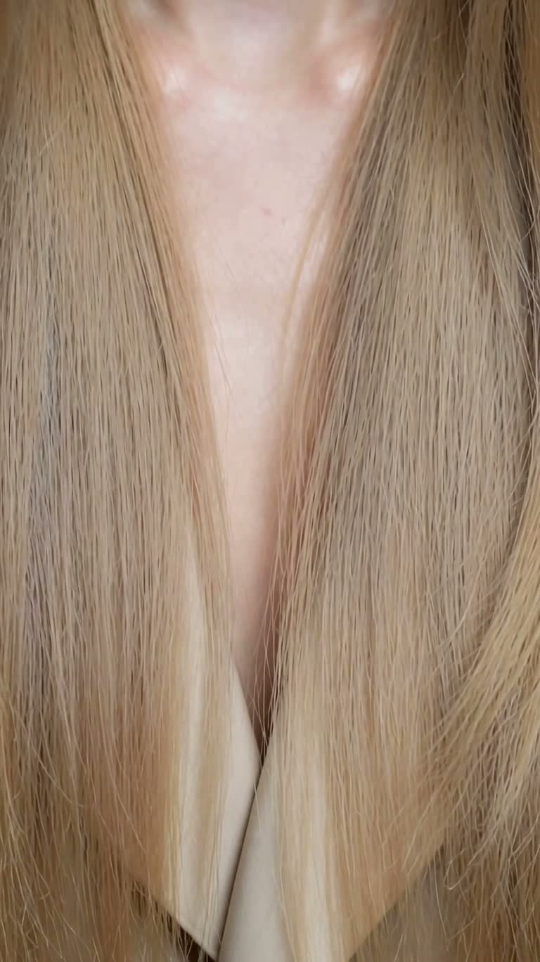 Portrait aux yeux bleus et cheveux blonds — AI video creation