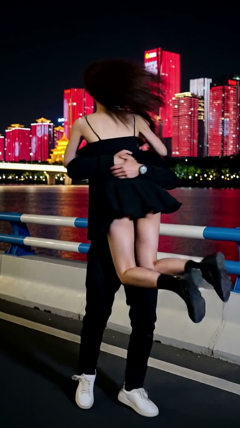 霓虹江畔极速摩托追逐