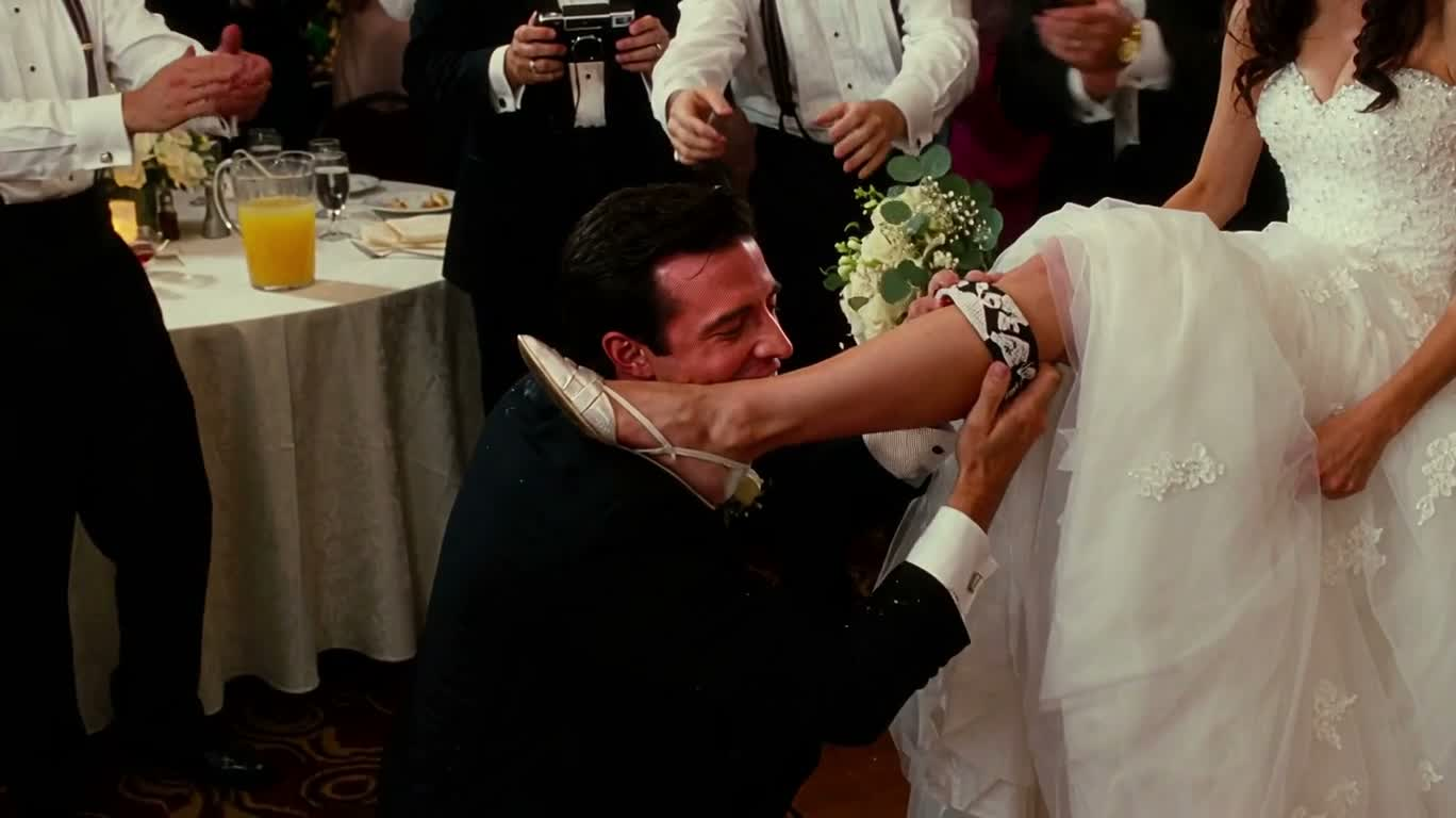 Comédie de la jarretière de mariage incontrôlée — AI video creation