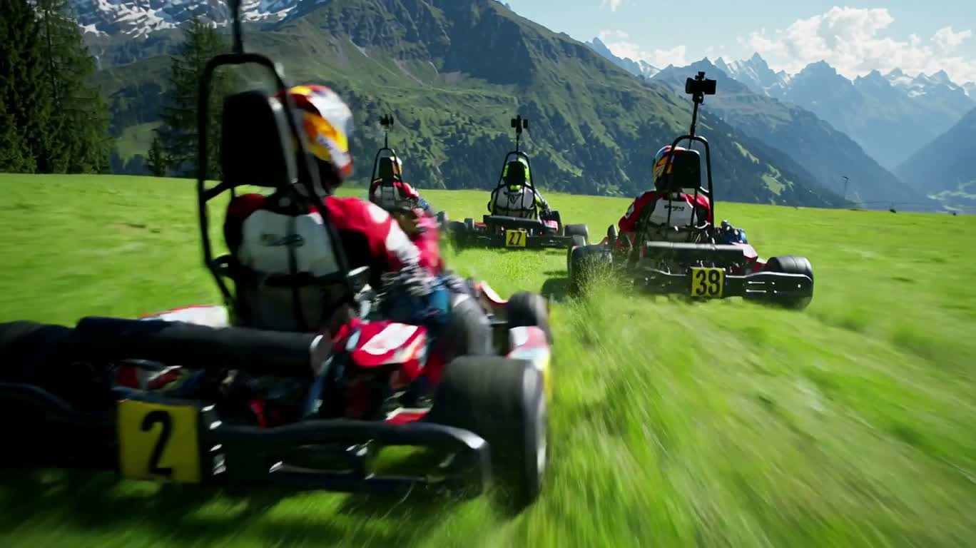 Course de kart à fusée à travers la vallée