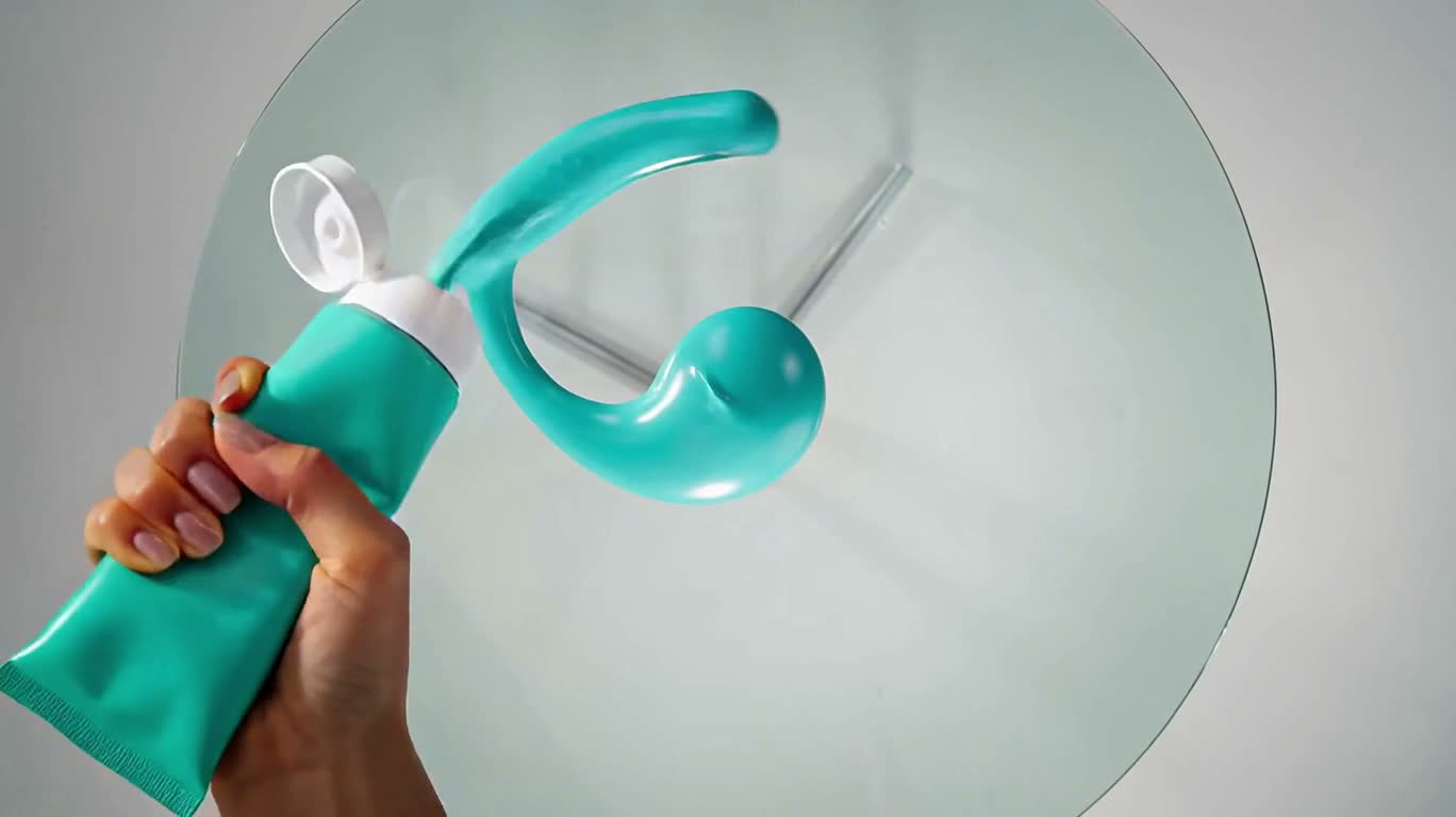 Ours en peluche au bouquet éclos de crème turquoise