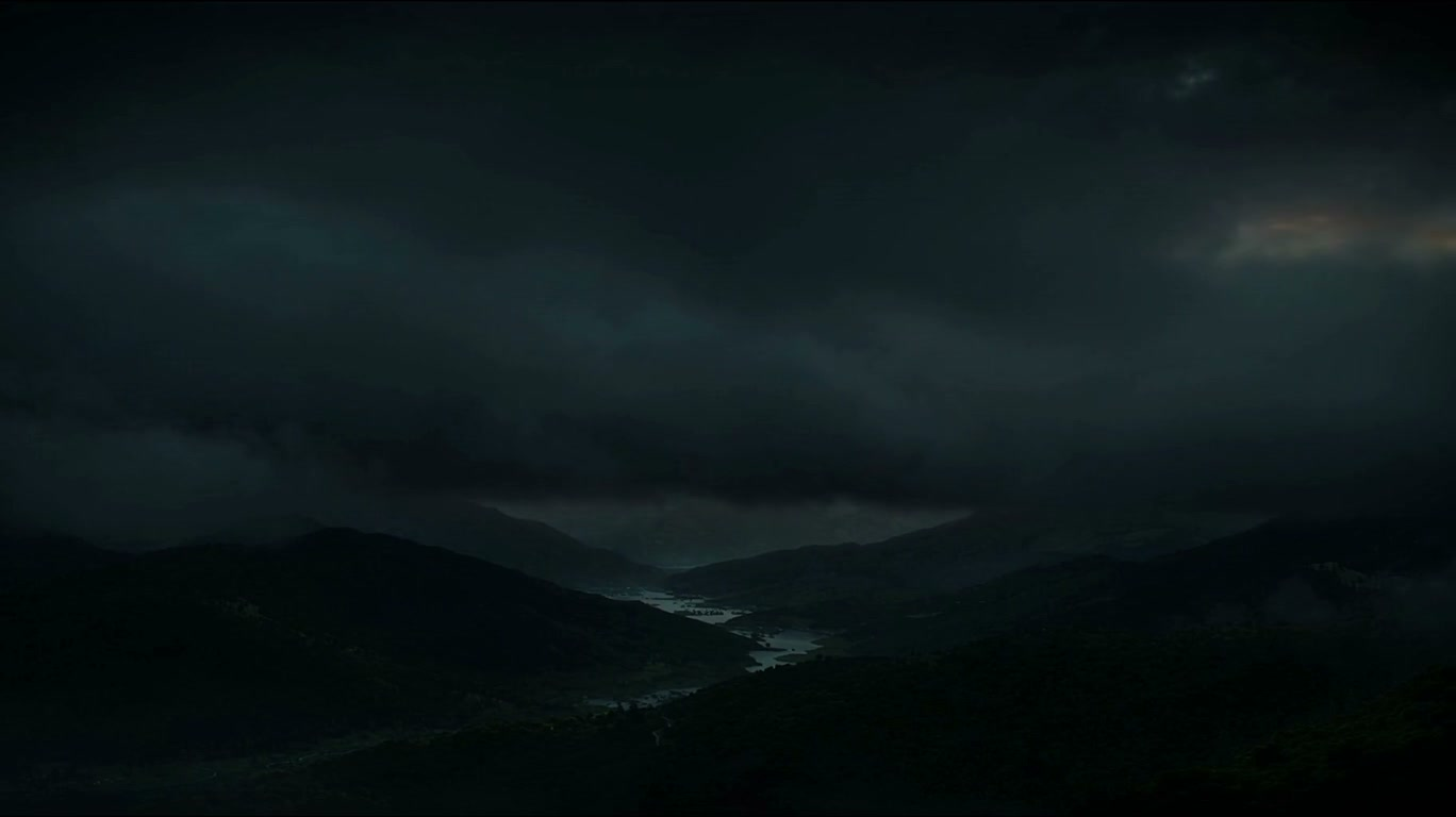 嵐雲の上の光るクジラと夜明け