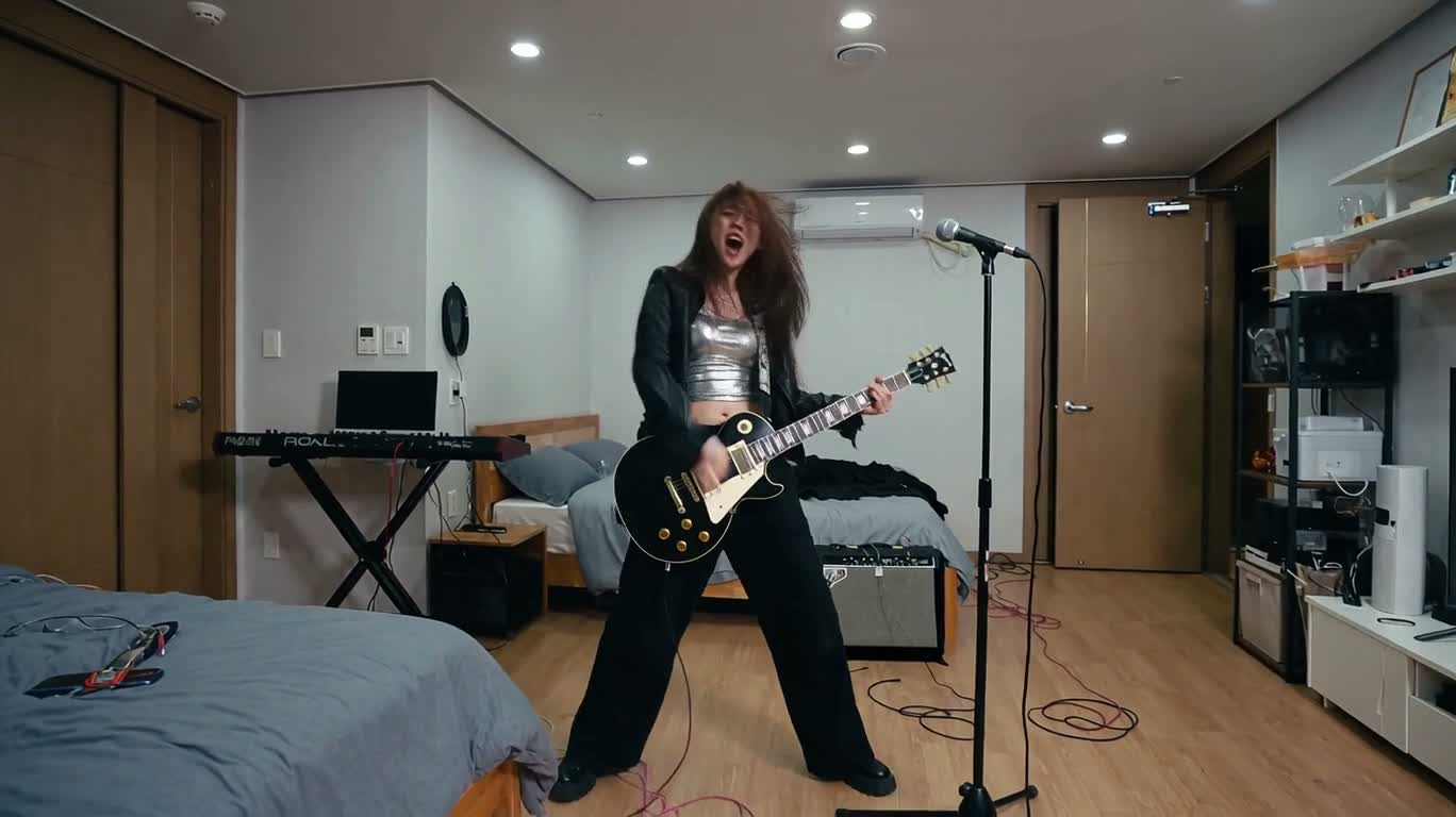 卧室里的高能摇滚女主角