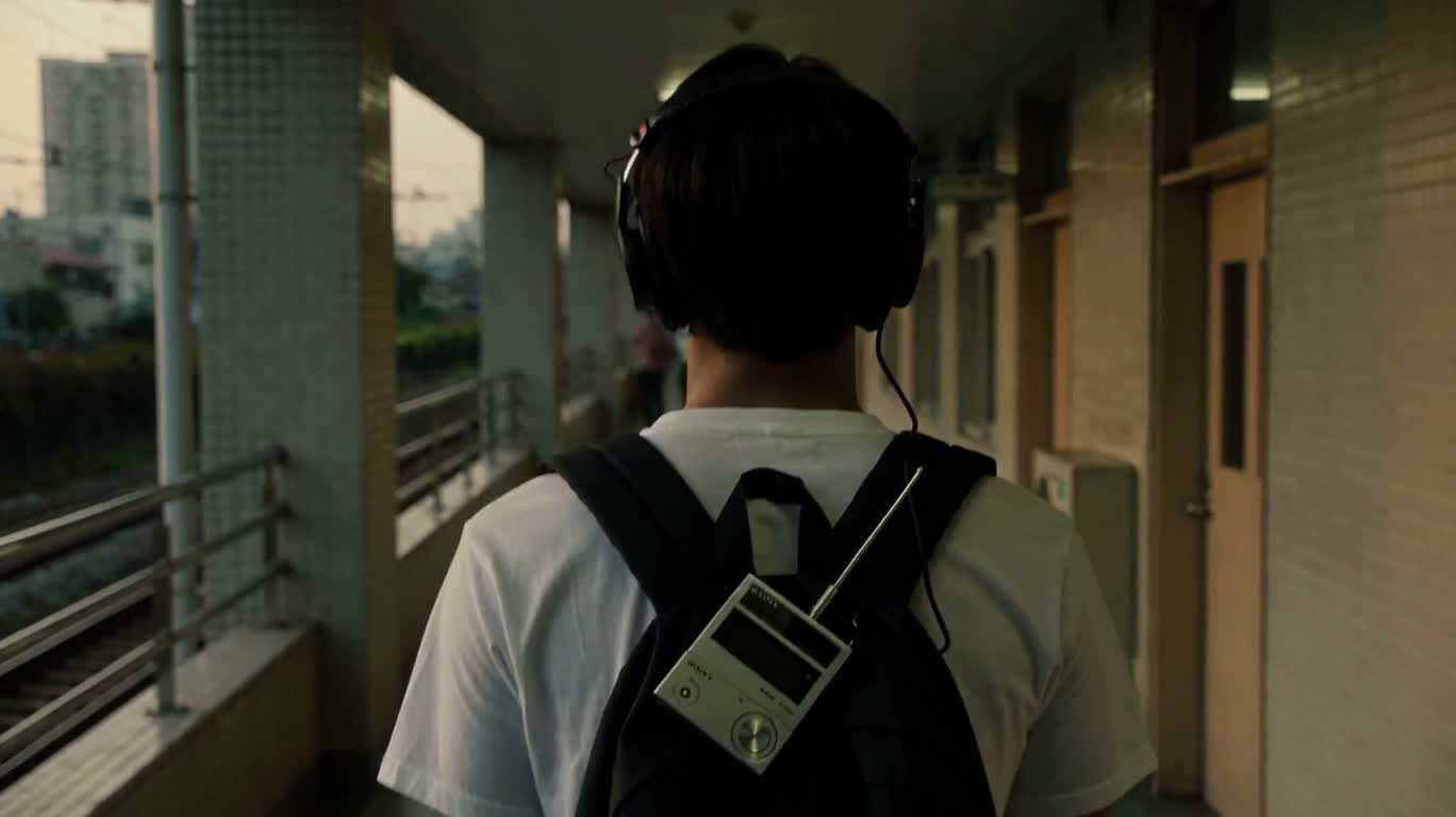Dạo bước hành lang cùng Walkman cổ điển