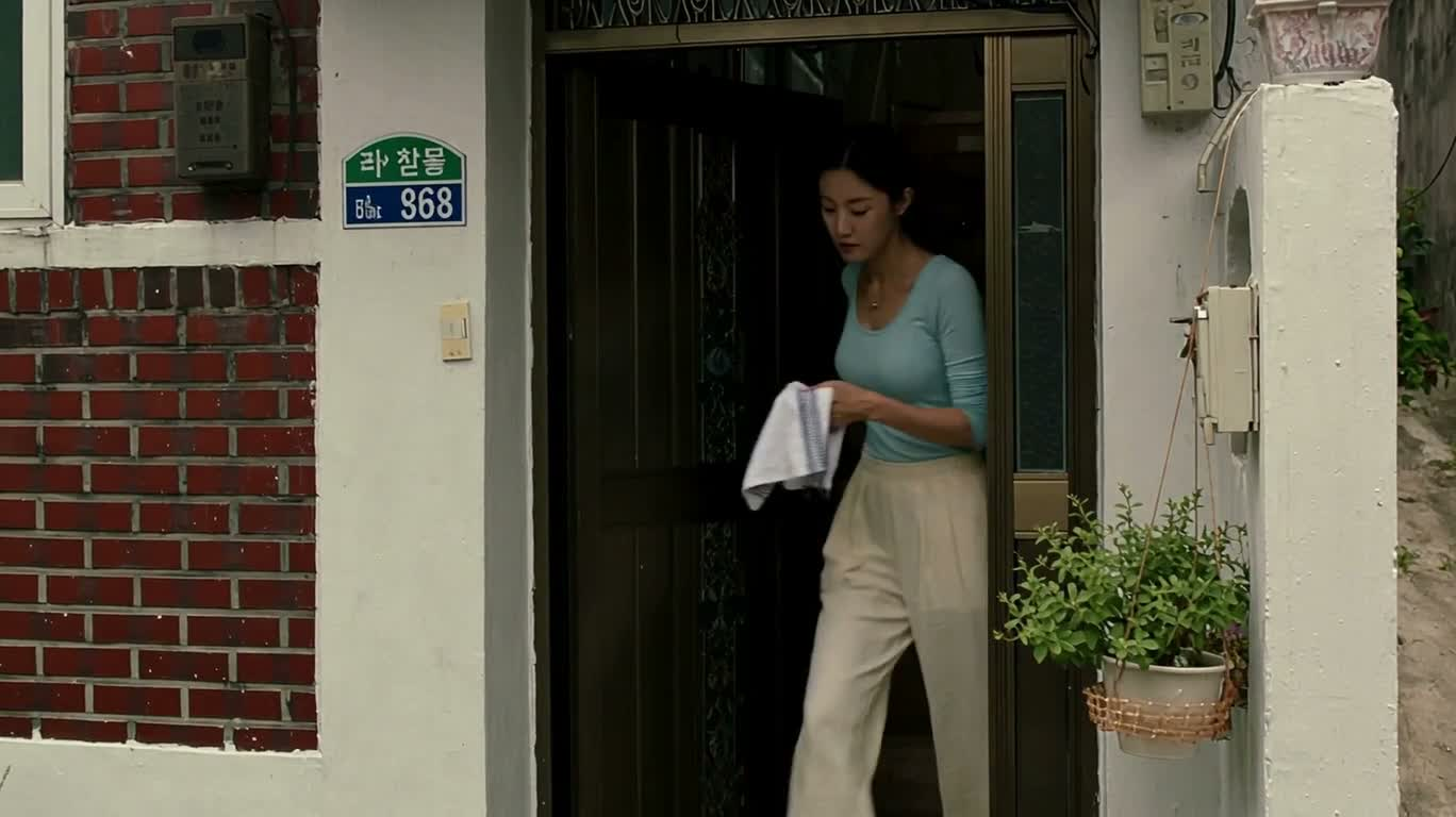 Ánh nắng ban mai thư thái nơi đầu ngõ