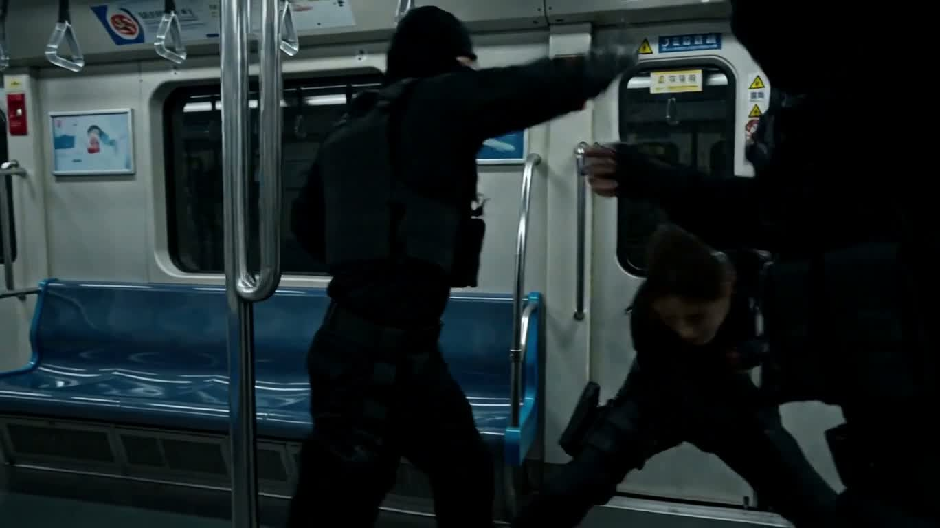 Duel féroce dans la rame de métro