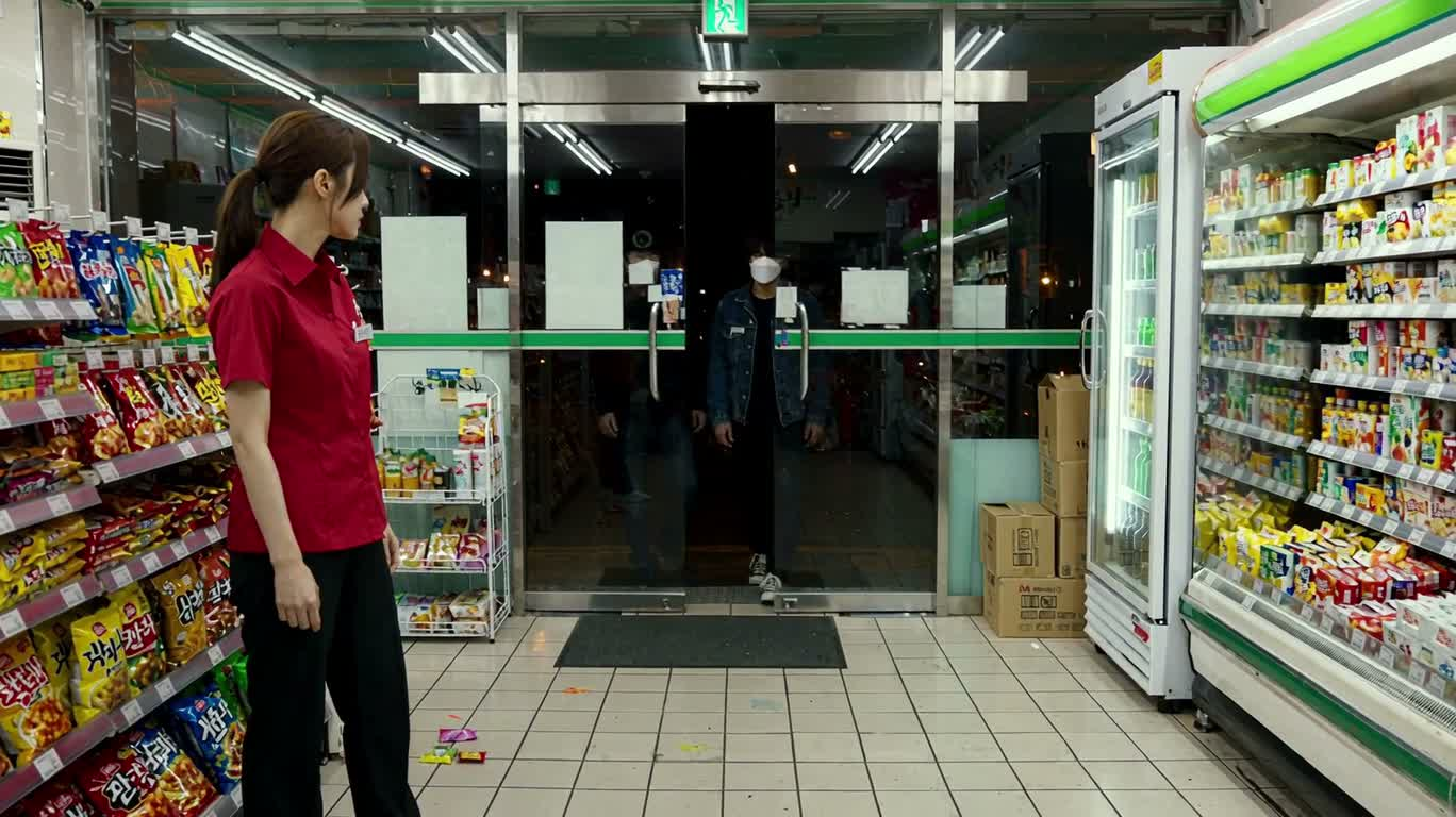 便利店里的冷静反击