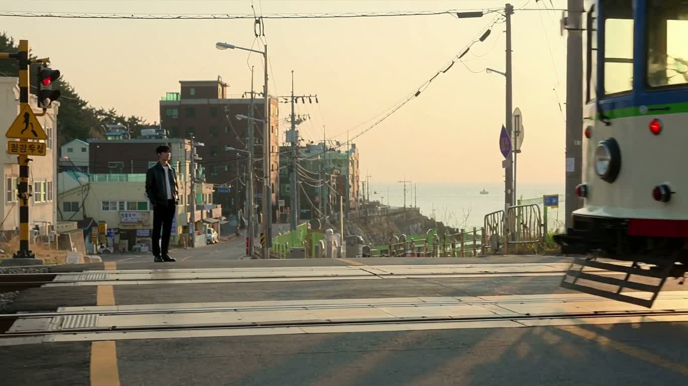 海边铁道旁的重逢