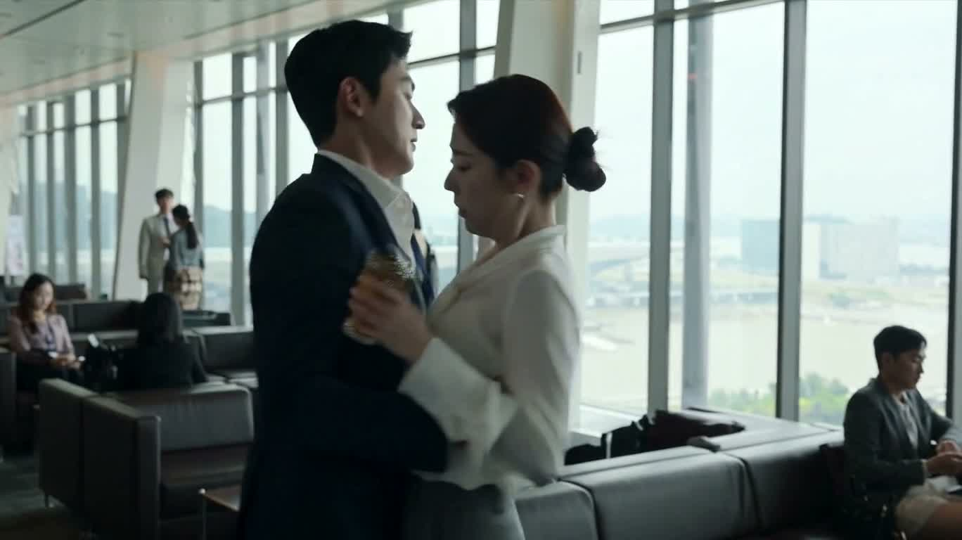 Chance Encounter at the Airport, Reunion in the Clouds
