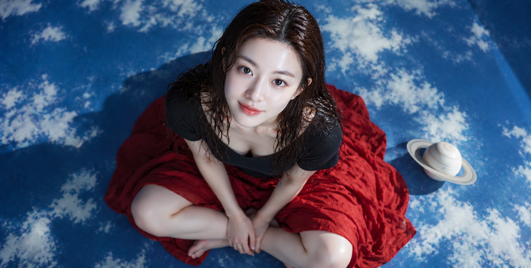 푸른 하늘 투영 아래의 영화 여배우 장면