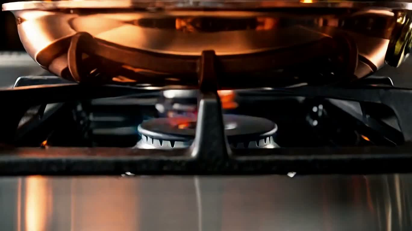 Burger cá giòn vàng trong căn bếp ấm áp — AI video creation