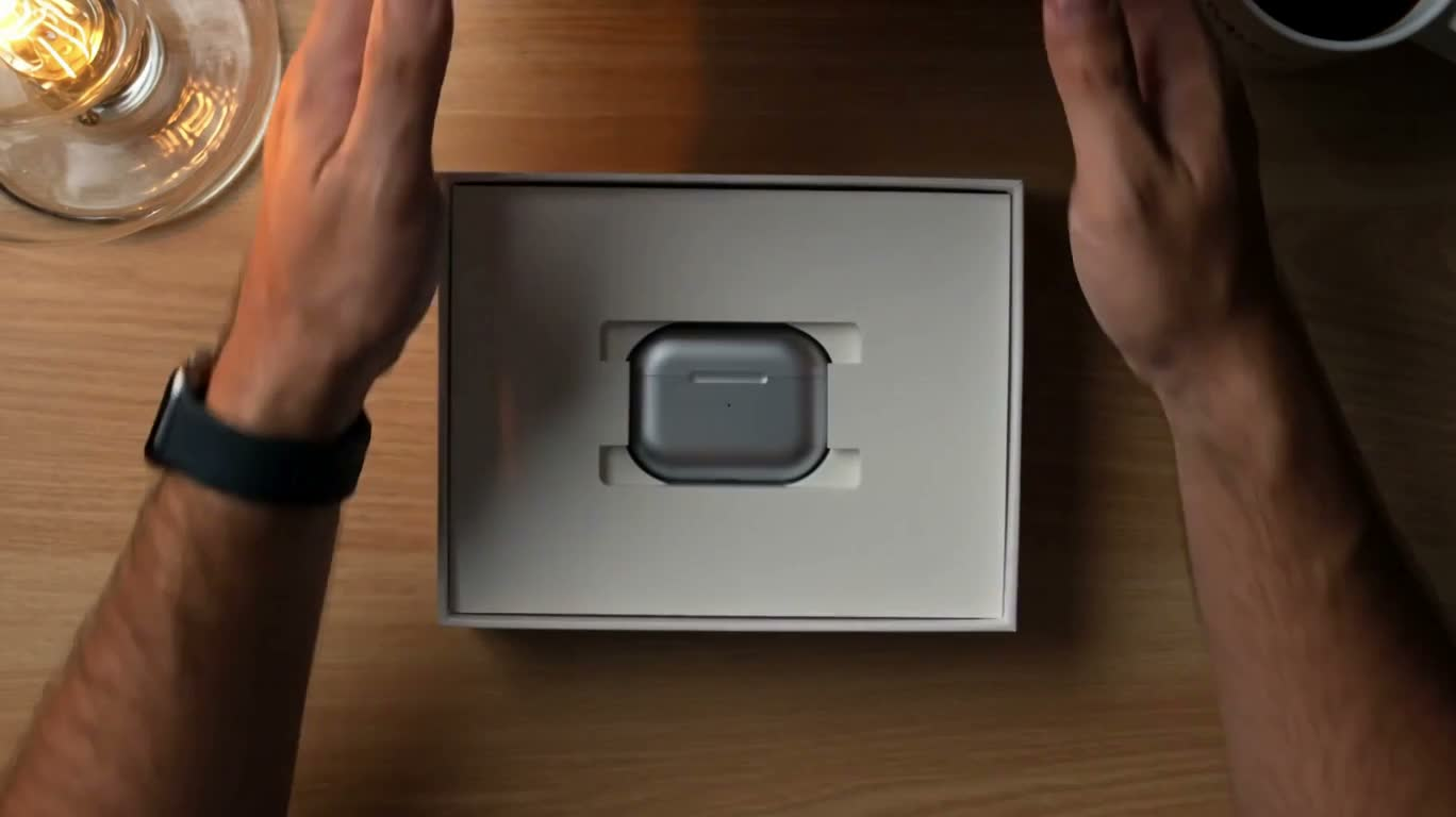 ワイヤレスイヤホンケースの開封 — AI video creation