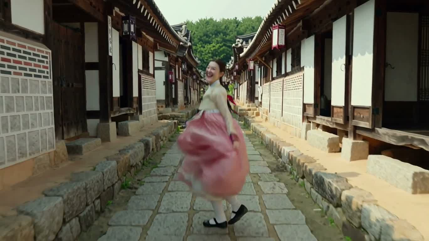 韓服で巡る全州：茶の香りと紙扇