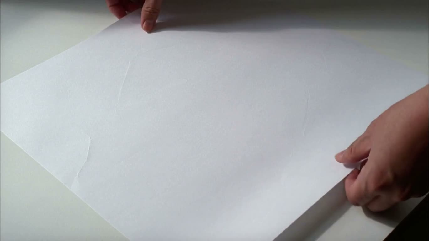 Геометрическая красота сложенной белой бумаги