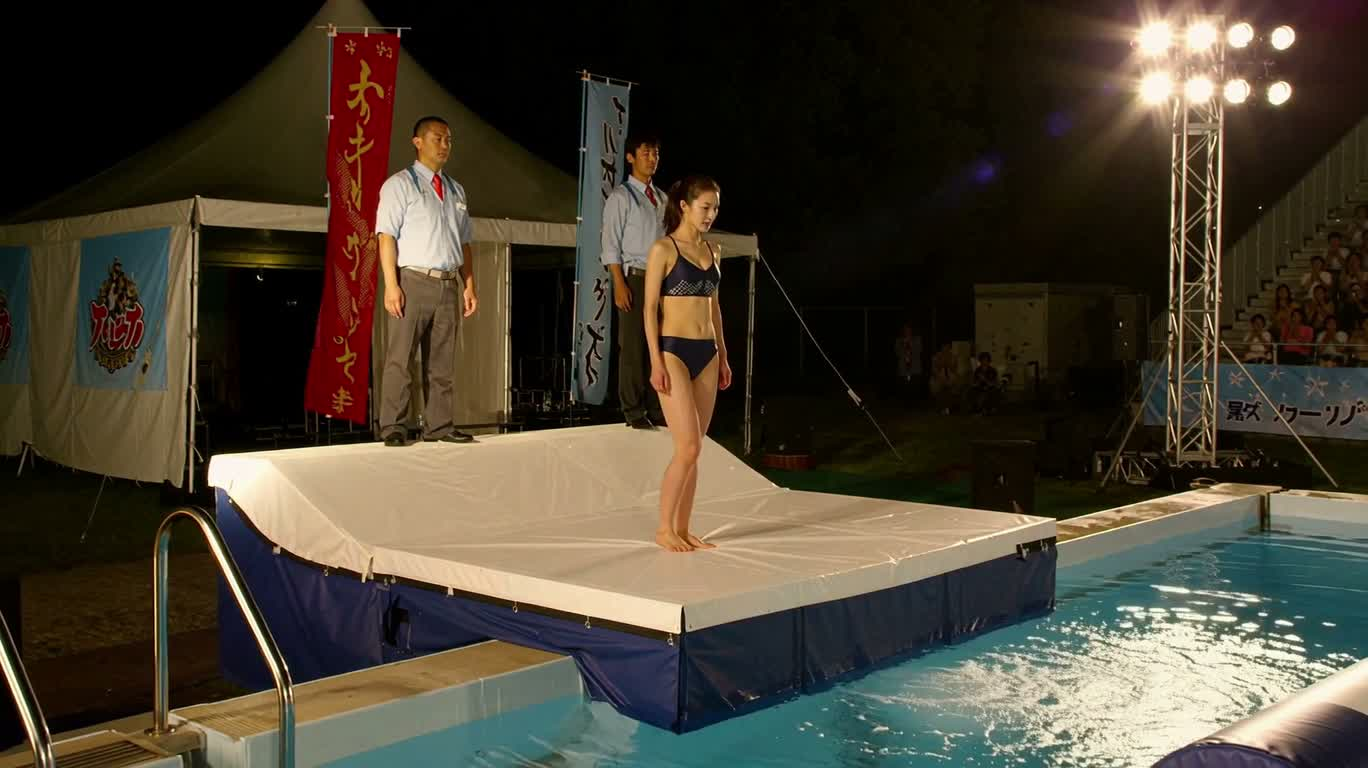 夜间水上障碍赛