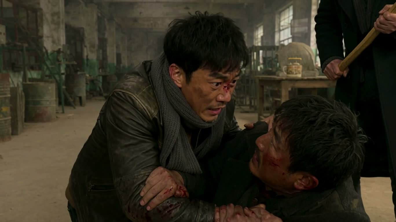 양 조각상 뒤에