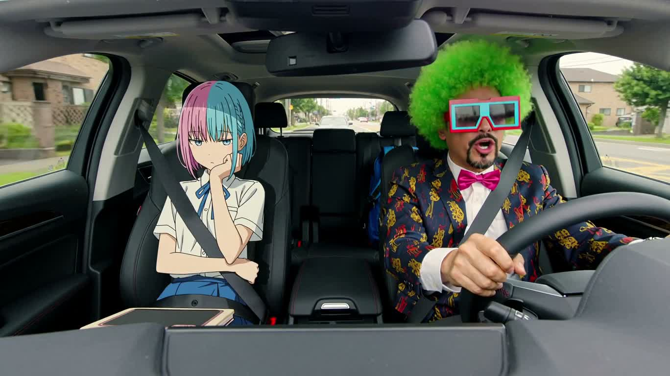 Cuộc trò chuyện hài hước trong xe giữa hành khách anime và tài xế phóng đại