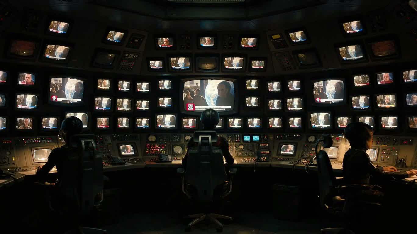 Alerte soudaine dans la salle de surveillance extraterrestre