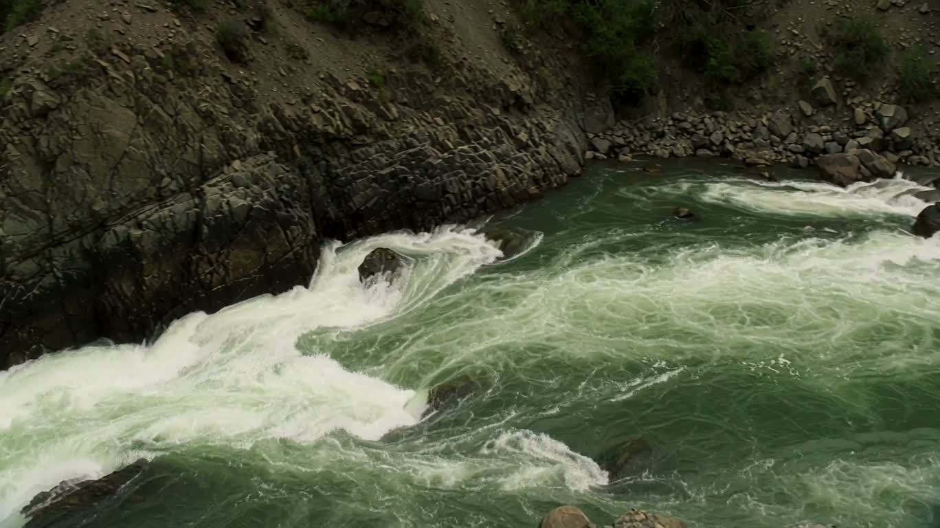 Torrent du canyon — AI video creation