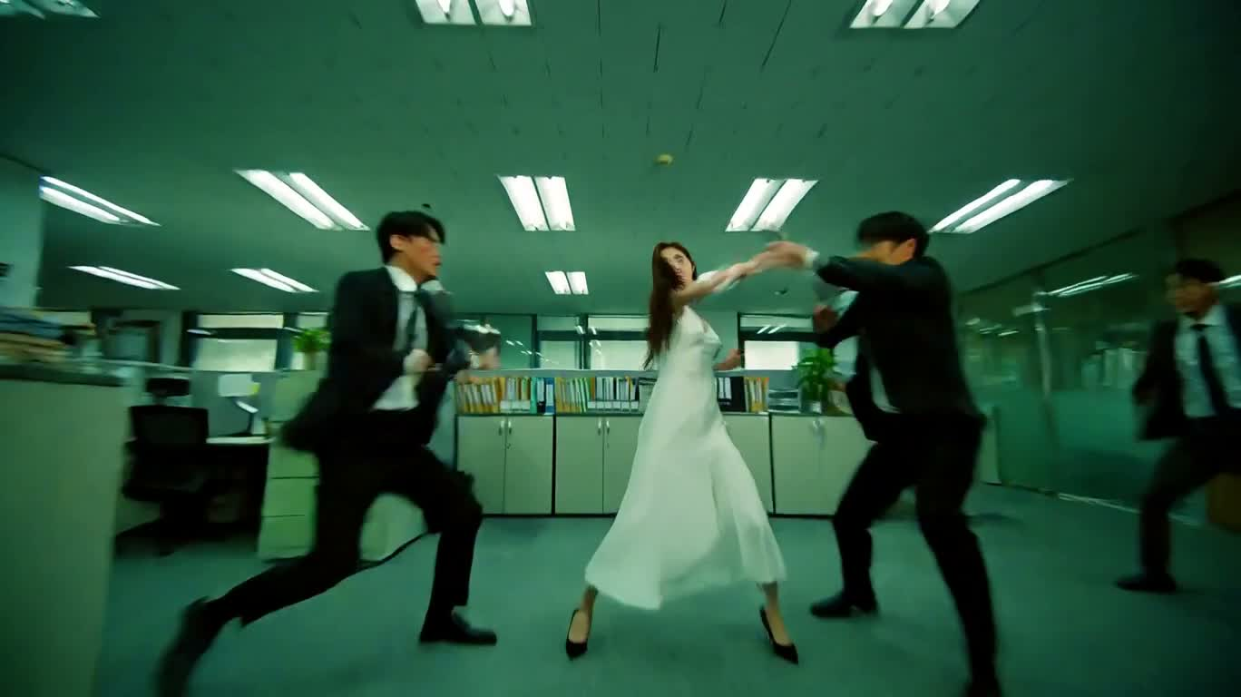 复古青绿色办公室女特工激战 — AI video creation