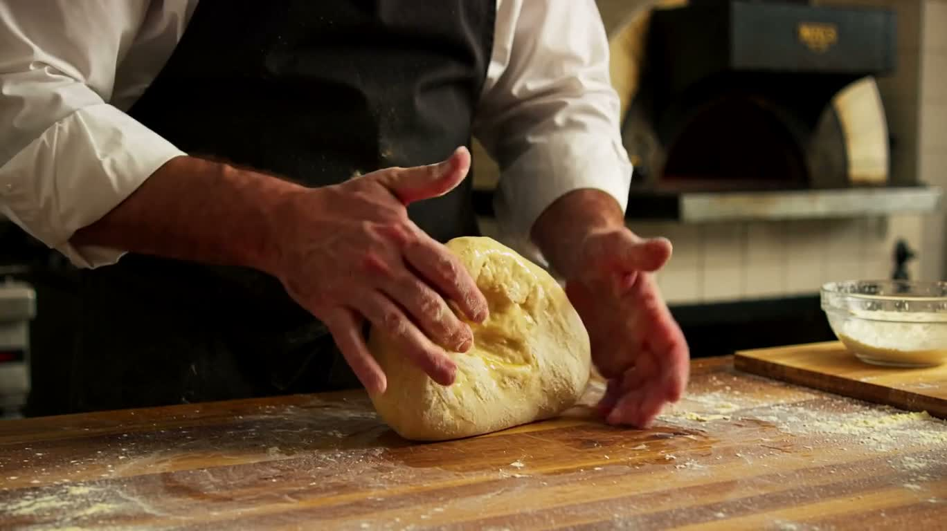 L'arc aérien de la pâte à pizza