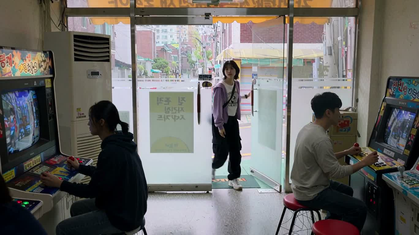 街角街机厅的迷你DV午后