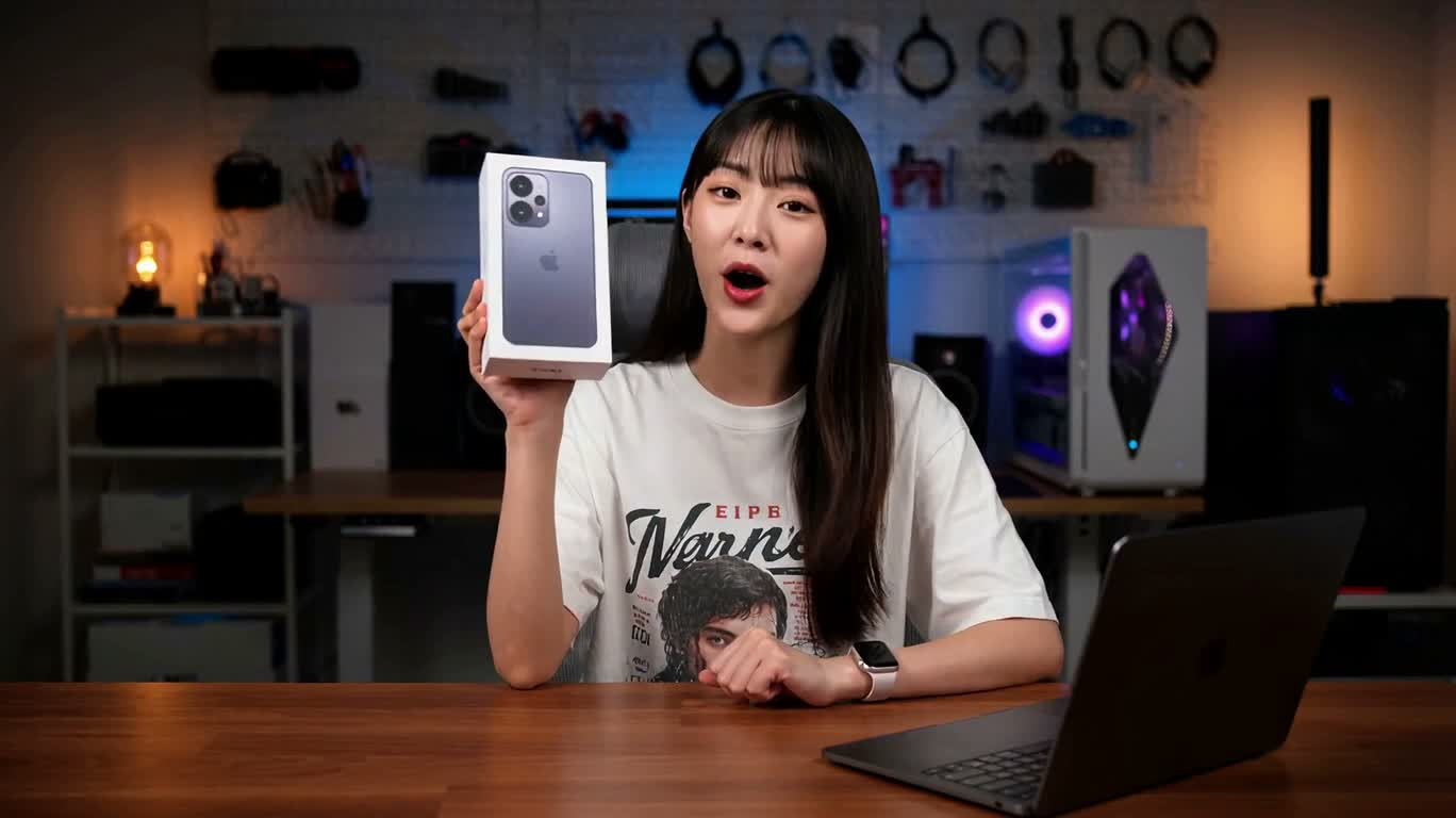 Mở hộp trên bàn: Trải nghiệm điện thoại đầu tiên