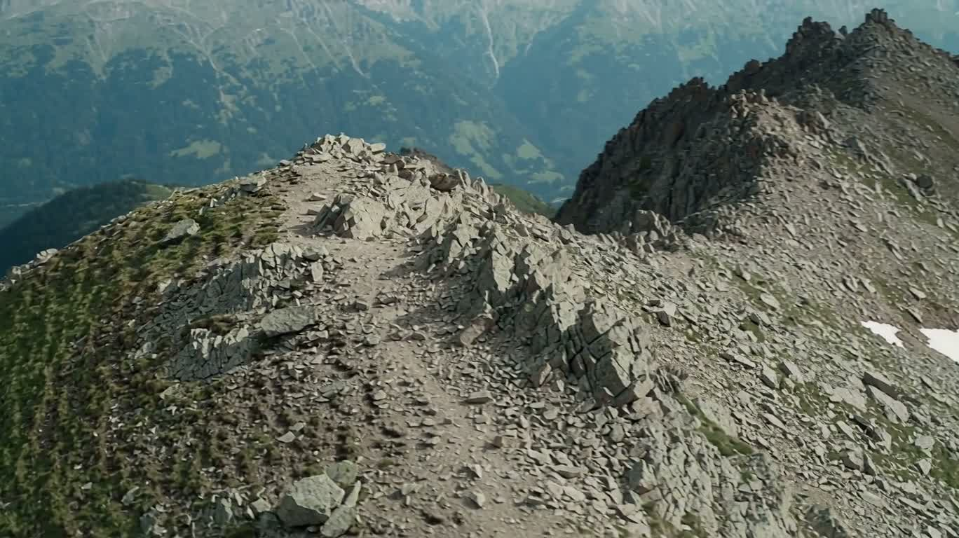 风蚀高山脊