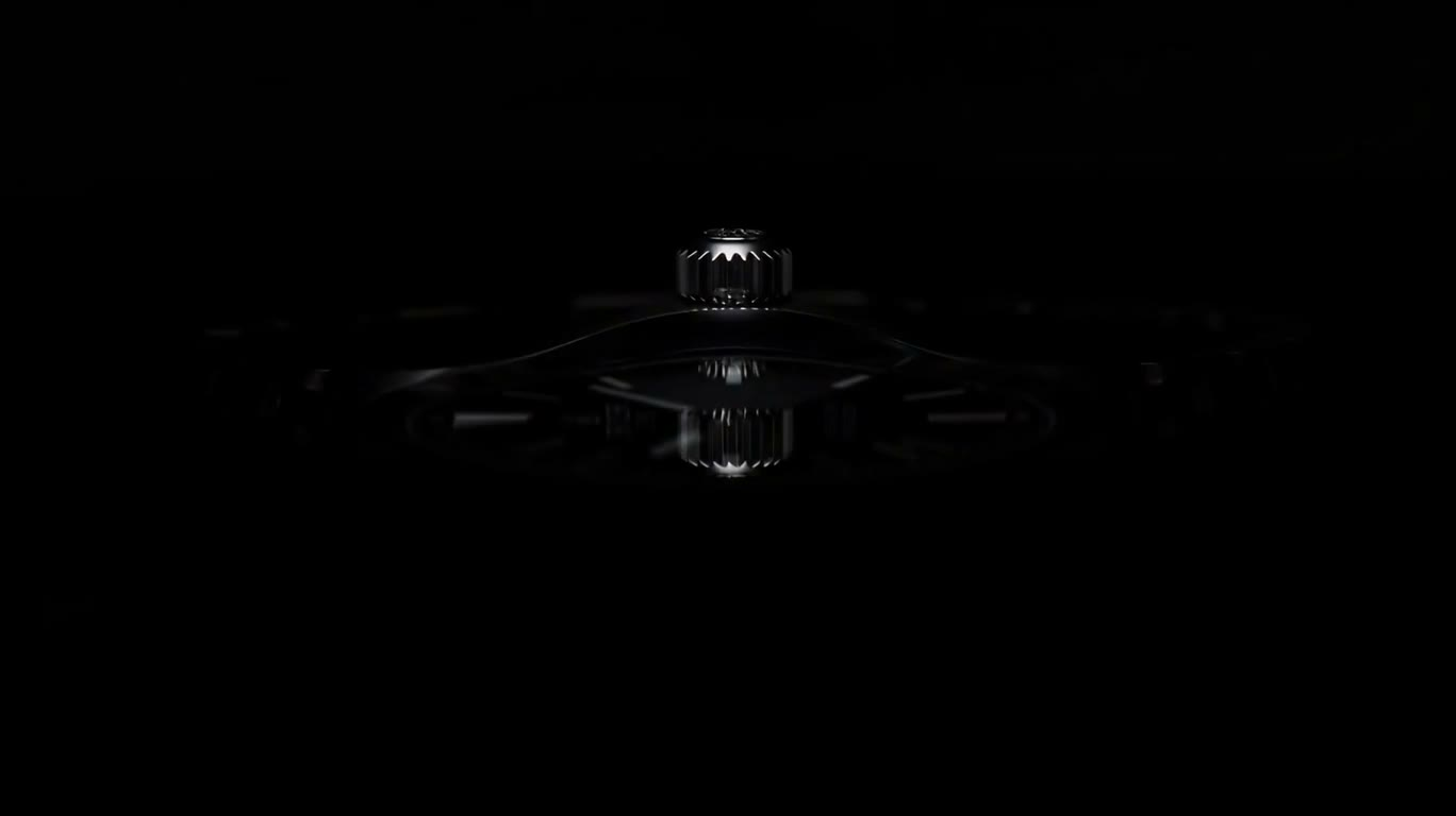 Black-Silver Watch Water Mirror Unveiling