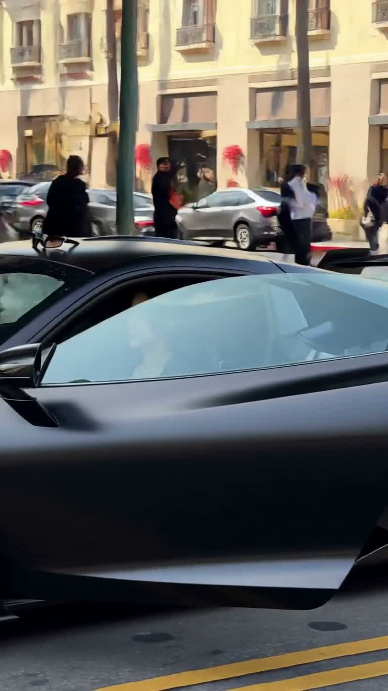 Chụp siêu xe trên phố Rodeo Drive