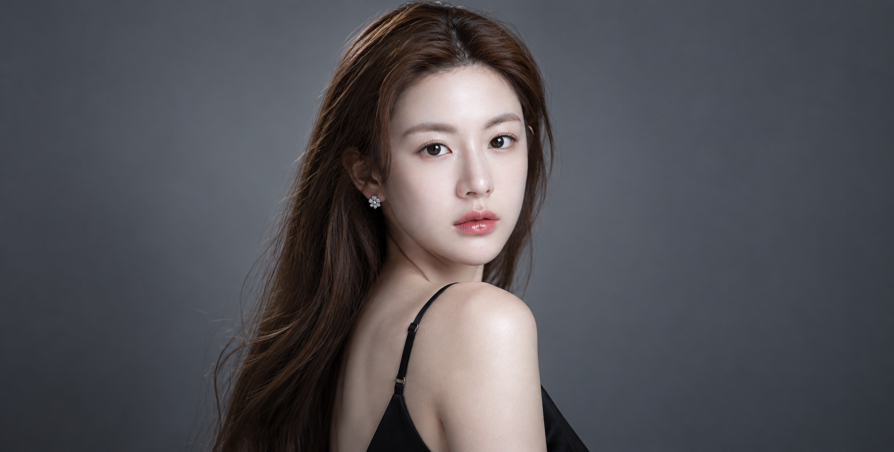 优雅黑裙亚洲女性写实摄影肖像 — AI image creation