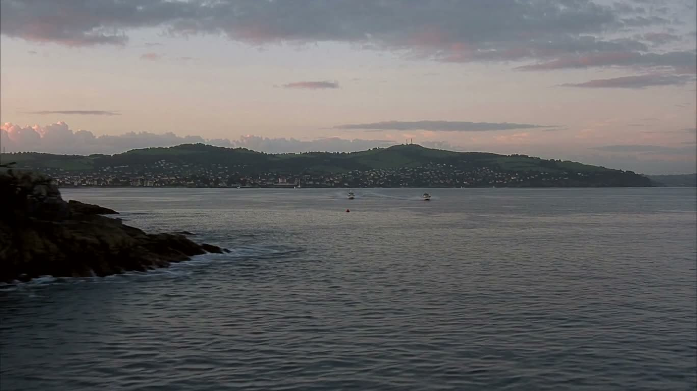 暮色海湾追艇