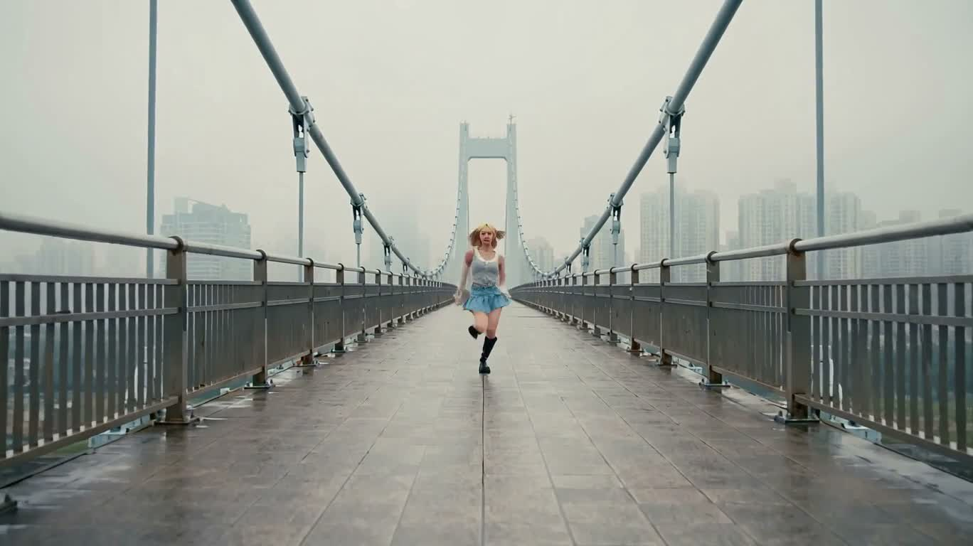 안개 다리 요정 소녀의 역동적인 스트리트 댄스 — AI video creation