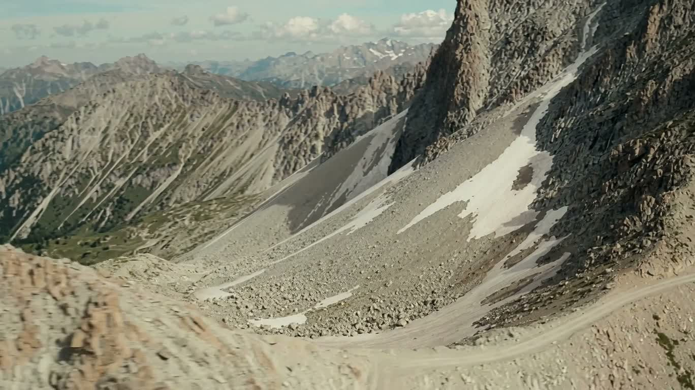 高山风口的环绕远景