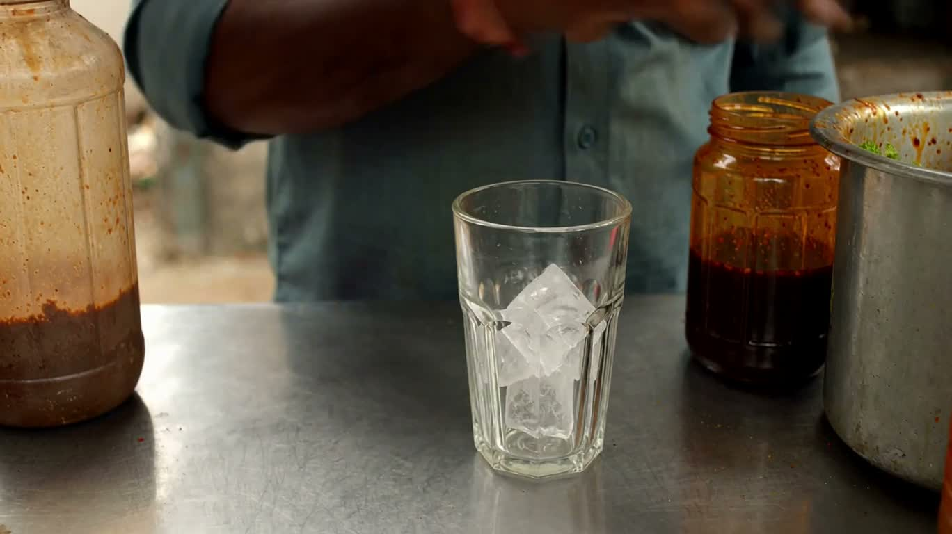 Préparation de boissons de rue indiennes