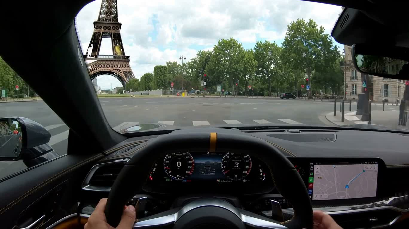 Góc nhìn lái xe đắm chìm trên phố Paris