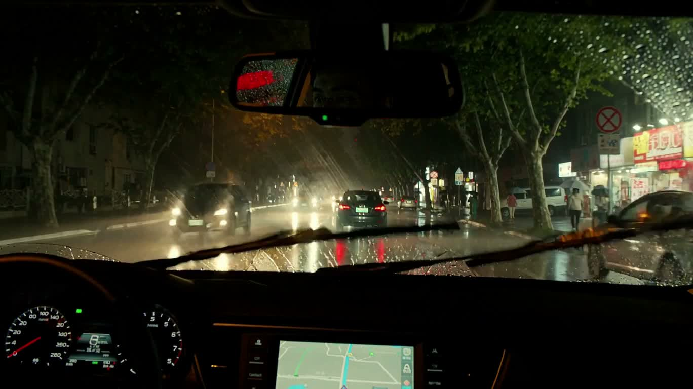 雨夜车窗