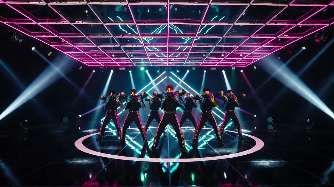 Nhóm nhảy tương lai neon