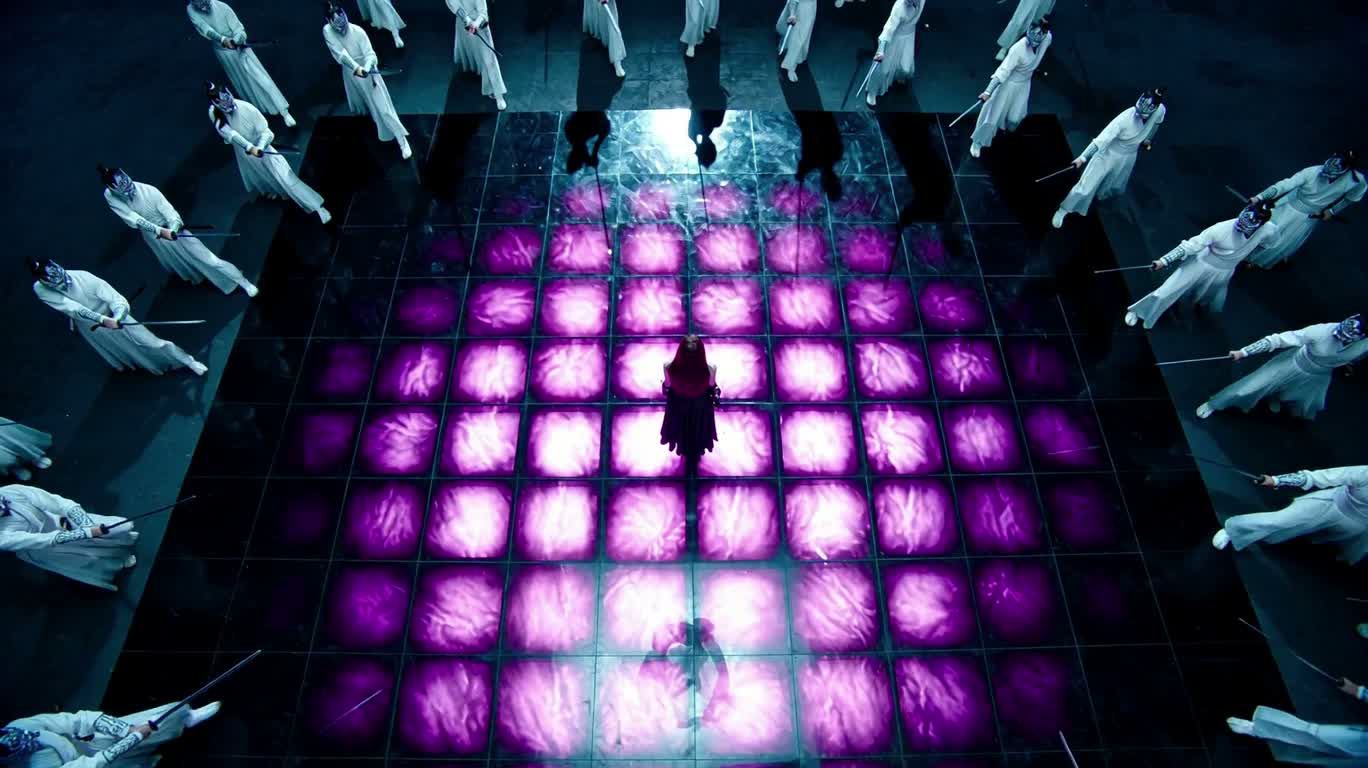 Lone Swordswoman in the Amethyst Battle Formation
