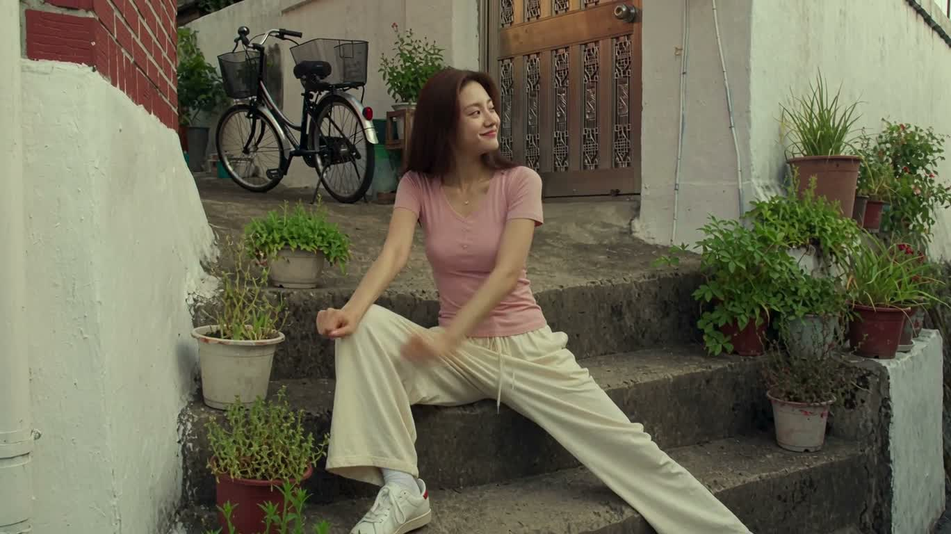 Kem và mèo ở góc ngõ
