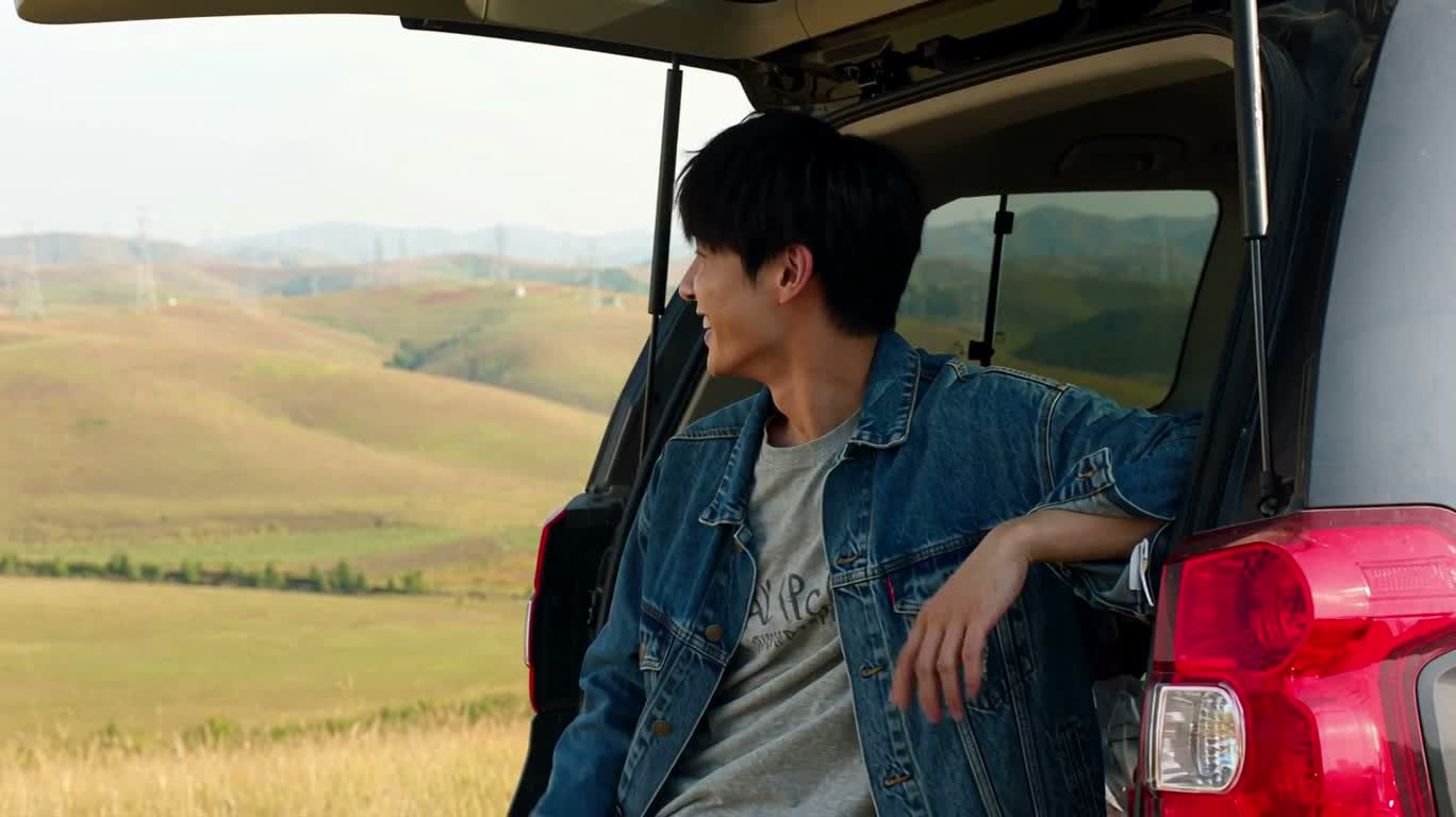 로드트립의 햇살 가득한 순간