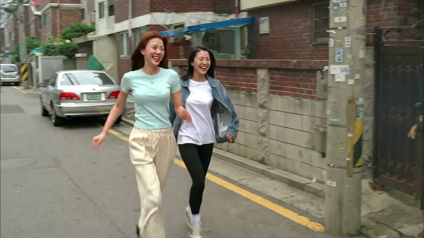 首尔巷角的辣炒年糕午后