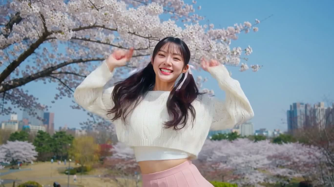 Nhảy K-pop sôi động dưới gốc hoa anh đào