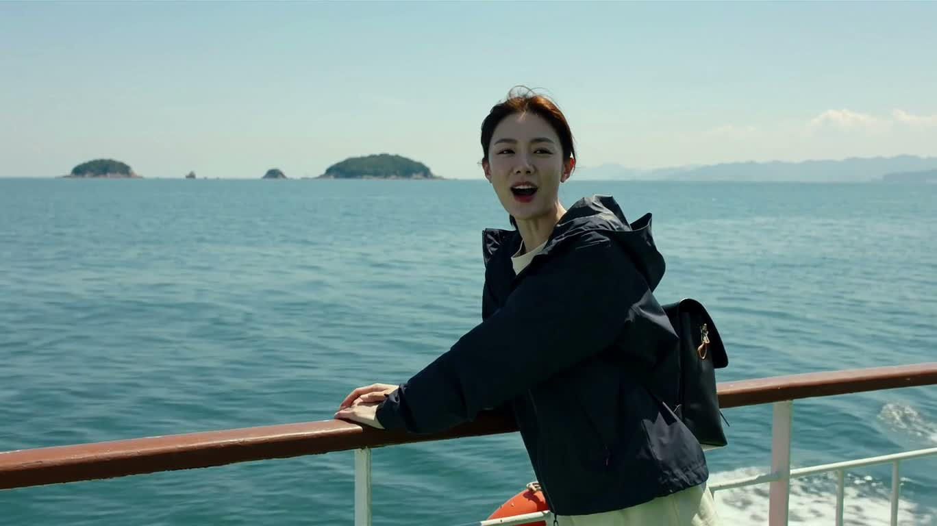 海风中的渡船旅程