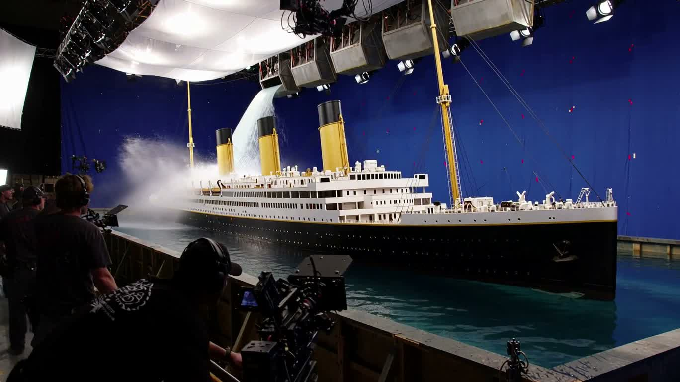 Quay hiệu ứng đặc biệt cảnh tàu Titanic thu nhỏ chìm