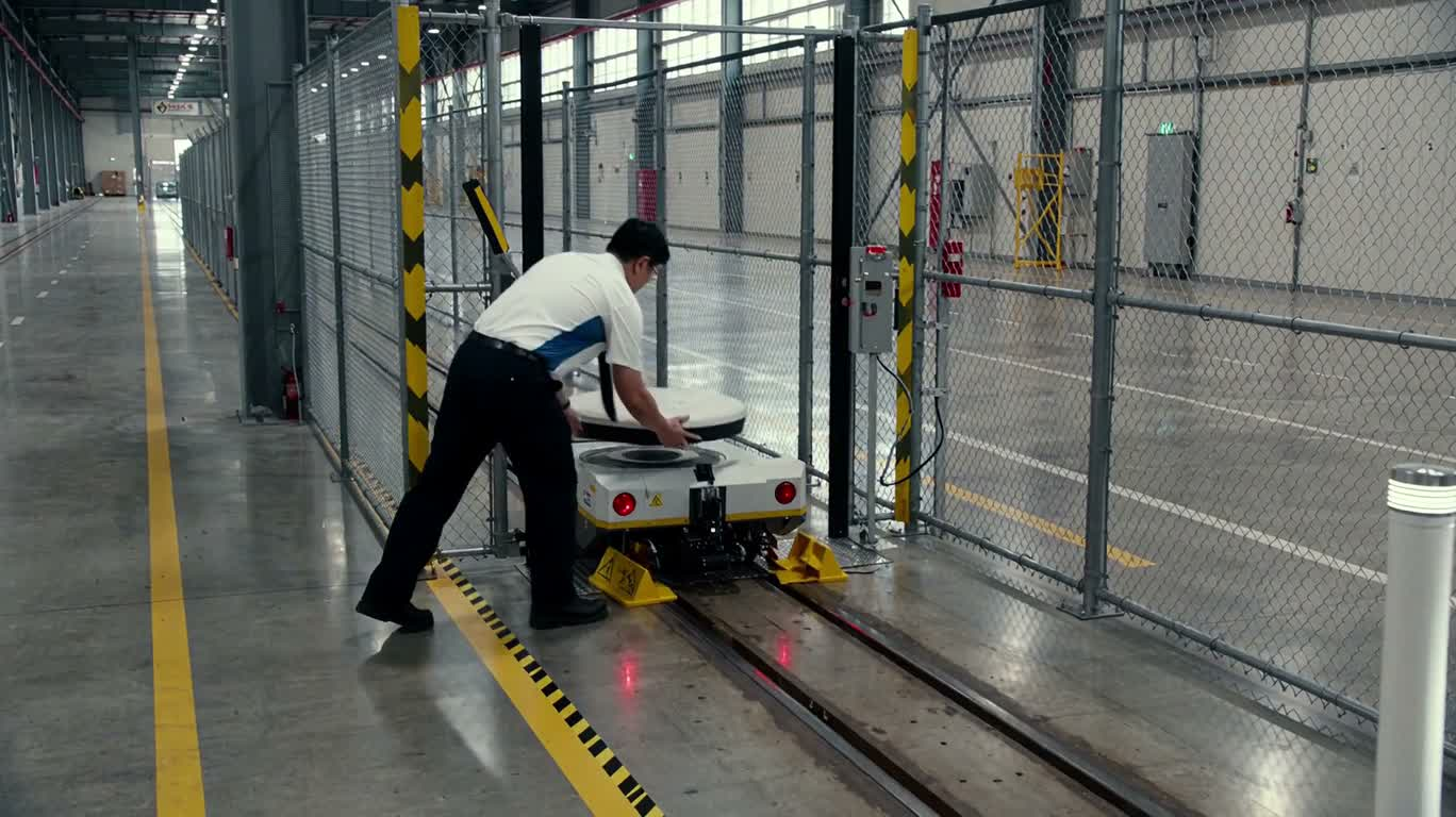 Test d'accélération et de freinage magnétique du véhicule d'inspection sur voie fermée